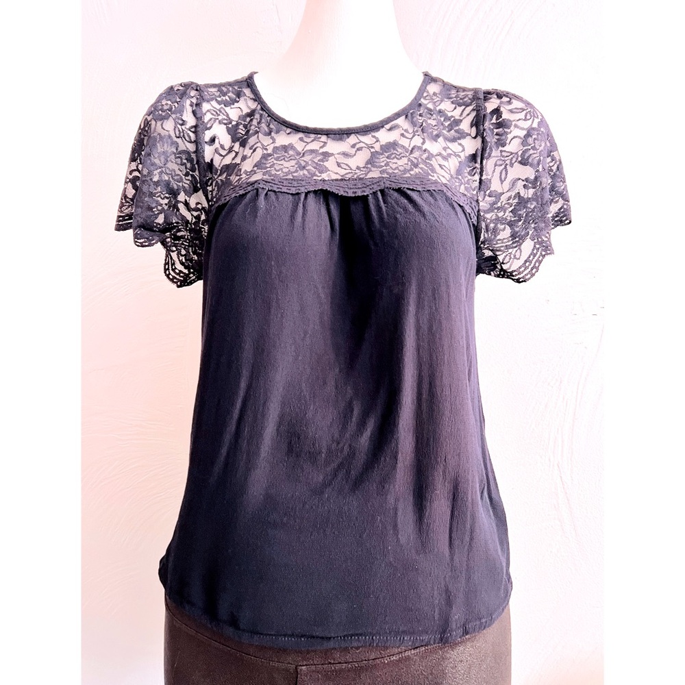 GUC Forever 21 Lace Trim Short Sleeve Blouse Navy Size Small - Gathered Back